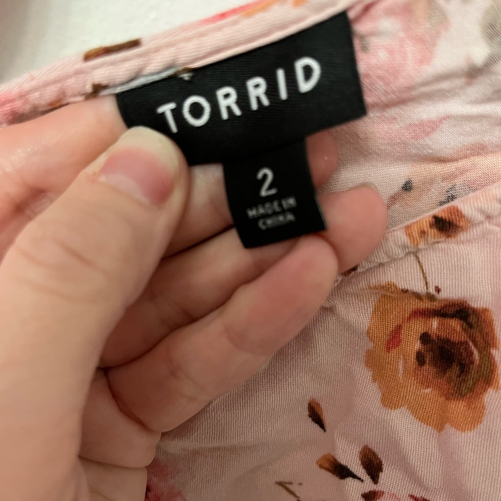 Torrid pink floral babydoll shark bite blouse size 2X feminine - Picture 6 of 6